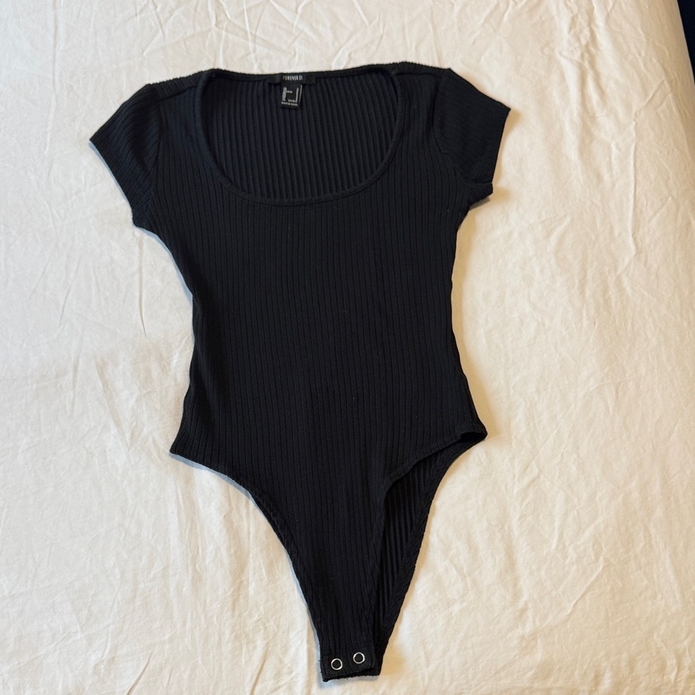 Forever 21 bodysuit black ribbed scoop neck t shirt snap s small short sleeve